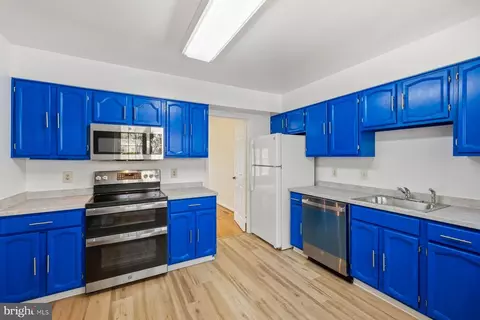 Kitchen - 8955 Omega Ct, Springfield, VA 22152 photo 3 of 4