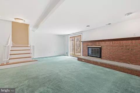 Living - 8955 Omega Ct, Springfield, VA 22152 photo 9 of 9