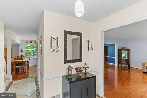 7710 Wilbur Ct, Springfield, VA 22153 photo 3