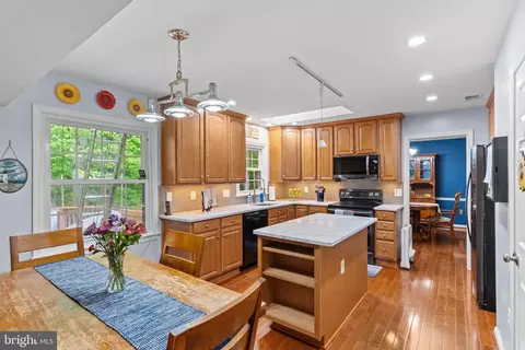 7710 Wilbur Ct, Springfield, VA 22153 photo 4
