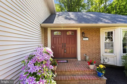 7710 Wilbur Ct, Springfield, VA 22153 photo 2