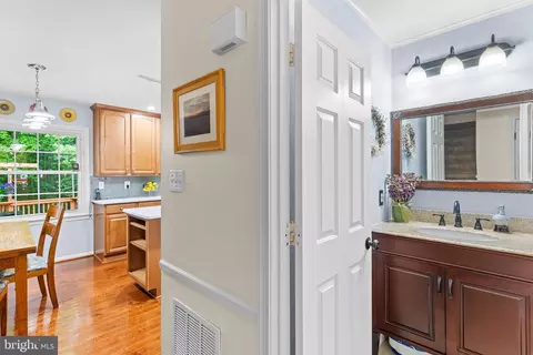 7710 Wilbur Ct, Springfield, VA 22153 photo 11