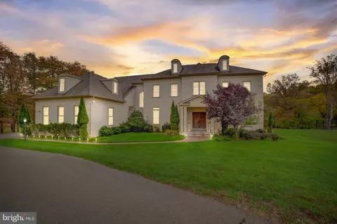 11561 Stuart Mill Rd, Oakton, VA 22124