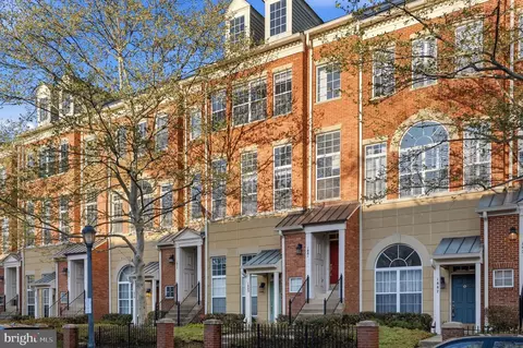 1881 Crescent Park Dr, Reston, VA 20190