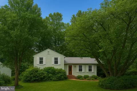 9303 Burnetta Dr, Fairfax, VA 22032
