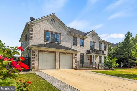 2411 Stokes Ln, Alexandria, VA 22307