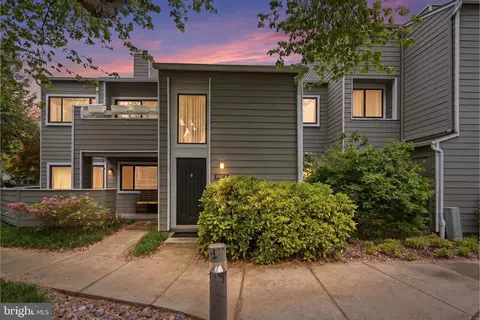 1907 B Villaridge Dr, Reston, VA 20191