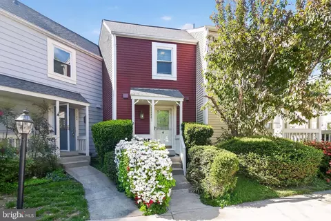 11186 Silentwood Ln, Reston, VA 20191