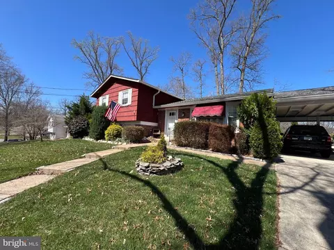 8118 Old Oaks Dr, Springfield, VA 22152