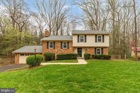 2504 Fauquier Ln, Reston, VA 20191