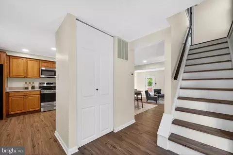 Entry Way - 9129 Blarney Stone Dr, Springfield, VA 22152 photo 1 of 4