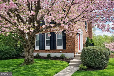 9129 Blarney Stone Dr, Springfield, VA 22152