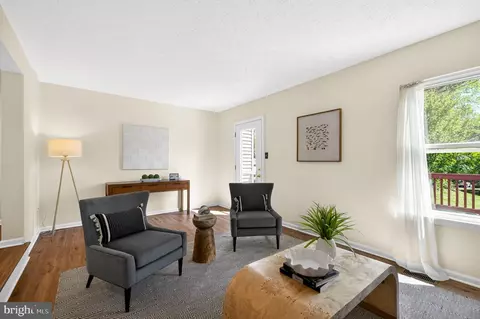 Living - 9129 Blarney Stone Dr, Springfield, VA 22152 photo 2 of 3