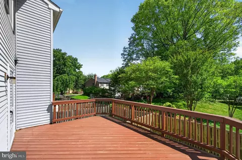 Exterior - 9129 Blarney Stone Dr, Springfield, VA 22152 photo 3 of 5