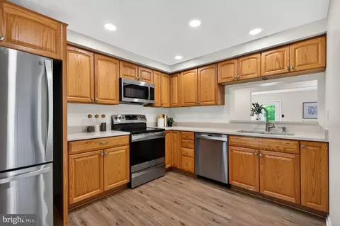 Kitchen - 9129 Blarney Stone Dr, Springfield, VA 22152 photo 1 of 2