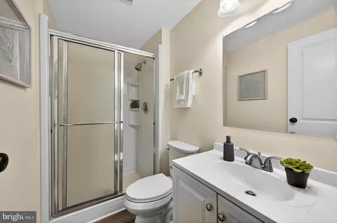 Bath - 9129 Blarney Stone Dr, Springfield, VA 22152 photo 1 of 2