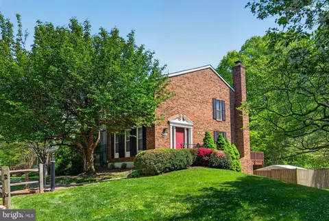 9129 Blarney Stone Dr, Springfield, VA 22152