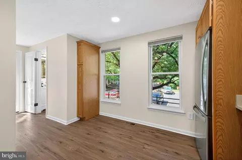 Entry Way - 9129 Blarney Stone Dr, Springfield, VA 22152 photo 2 of 4