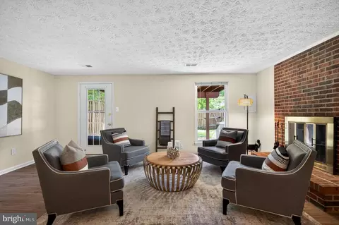 Living - 9129 Blarney Stone Dr, Springfield, VA 22152 photo 3 of 3