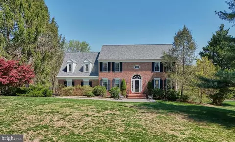 2825 Berryland Dr, Oakton, VA 22124