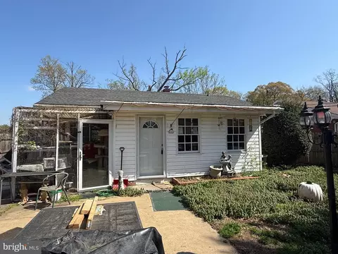 2622 Groveton St, Alexandria, VA 22306