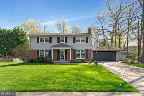 1709 Pebble Beach Dr, Vienna, VA 22182