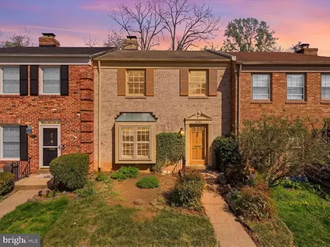 9251 Bailey Ln, Fairfax, VA 22031