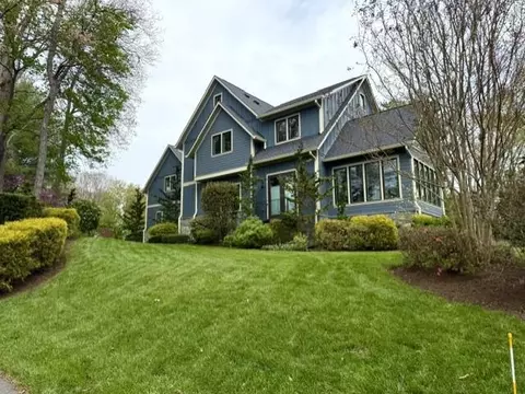 1712 Abbey Oak Dr, Vienna, VA 22182