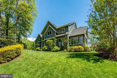 1712 Abbey Oak Dr, Vienna, VA 22182