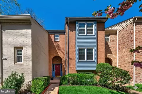1968 Hopewood Dr, Falls Church, VA 22043