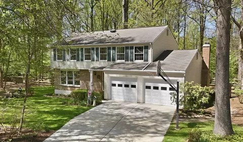 2424 Freetown Dr, Reston, VA 20191