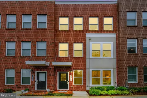 8374 Sallyport St, Lorton, VA 22079