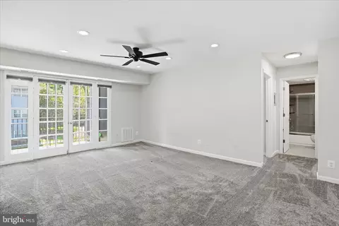 Living - 7097 Spring Garden Dr #101, Springfield, VA 22150 photo 4 of 7