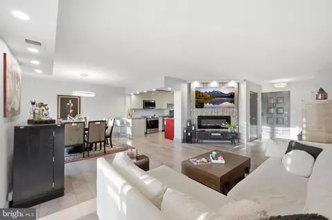 8340 Greensboro Dr #1007, Mclean, VA 22102