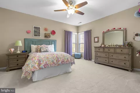 Bedroom - 9323 Castle Hill Rd, Springfield, VA 22153 photo 6 of 10