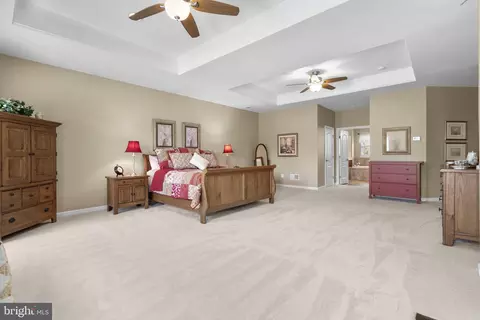 Bedroom - 9323 Castle Hill Rd, Springfield, VA 22153 photo 2 of 10