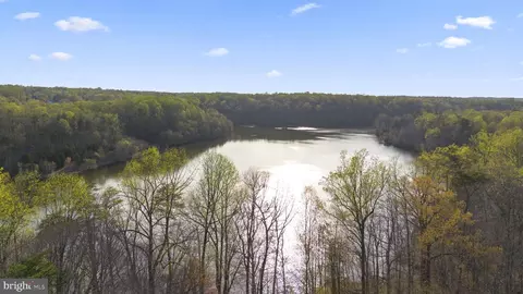 View/Area - 9323 Castle Hill Rd, Springfield, VA 22153 photo 3 of 5