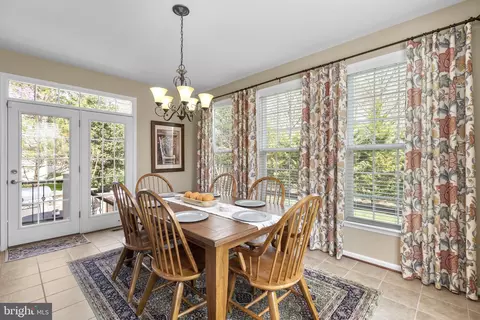 Dining - 9323 Castle Hill Rd, Springfield, VA 22153 photo 5 of 6