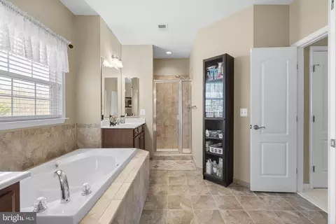 Entry Way - 9323 Castle Hill Rd, Springfield, VA 22153 photo 7 of 15
