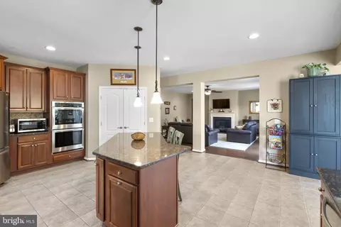 Kitchen - 9323 Castle Hill Rd, Springfield, VA 22153 photo 4 of 8