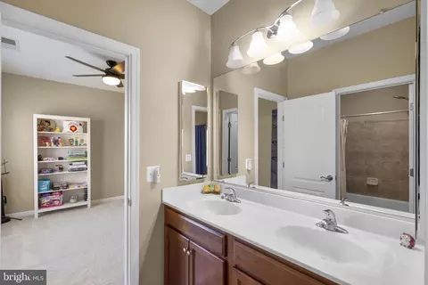 Entry Way - 9323 Castle Hill Rd, Springfield, VA 22153 photo 9 of 15