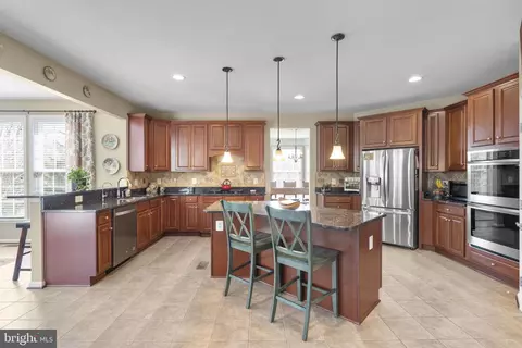 Kitchen - 9323 Castle Hill Rd, Springfield, VA 22153 photo 6 of 8