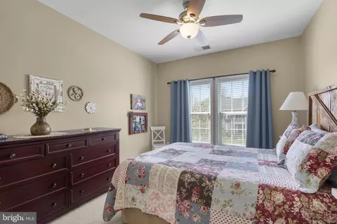 Bedroom - 9323 Castle Hill Rd, Springfield, VA 22153 photo 4 of 10