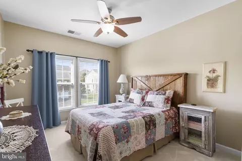 Bedroom - 9323 Castle Hill Rd, Springfield, VA 22153 photo 3 of 10