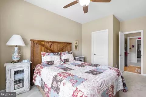 Bedroom - 9323 Castle Hill Rd, Springfield, VA 22153 photo 5 of 10