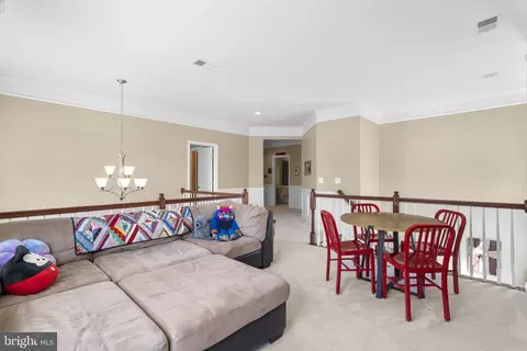 Entry Way - 9323 Castle Hill Rd, Springfield, VA 22153 photo 6 of 15