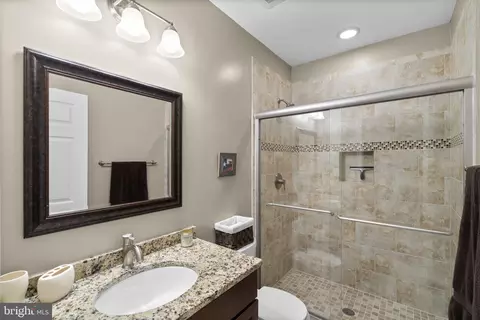 Bath - 9323 Castle Hill Rd, Springfield, VA 22153 photo 3 of 3