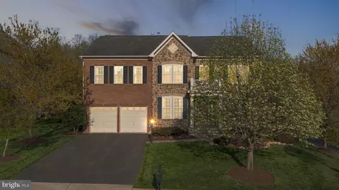 Exterior - 9323 Castle Hill Rd, Springfield, VA 22153 photo 4 of 11