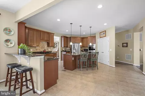 Other - 9323 Castle Hill Rd, Springfield, VA 22153 photo 5 of 33