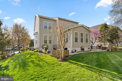 Exterior - 9323 Castle Hill Rd, Springfield, VA 22153 photo 7 of 11